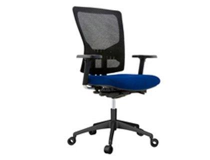 SILLA ROCADA DE OFICINA CON BRAZOS TAPIZADA EN TELA INGNIFUGA Y RESPALDO EN POLIMERO COLOR AZUL COD 63244