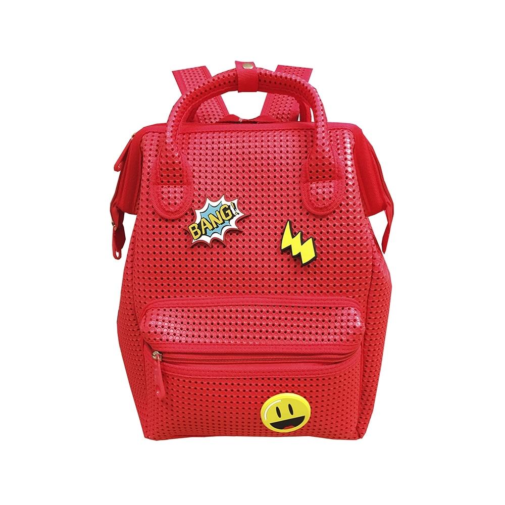MOCHILA DE SILICONA PERSONALIZABLE CON 3 PARCHES COLOR ROJO