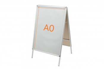 CABALLETE PUBLICITARIO DE DOBLE CARA CON MARCO A PRESIÓN NOBO A-BOARD PREMIUM PLUS A0
