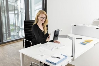 SOPORTE CON ABRAZADERA DE MESA PARA TABLETS ENTRE 7 Y 10 PULGADAS DURABLE 8931-23